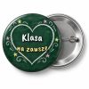 Przypinka Klasa na Zawsze: przypinka na spotkanie klasowe z napisem Klasa na zawsze – przód i aluminiowy tył z agrafką