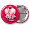 Przypinka Kocham i Dbam: przypinka na Różowy Październik z napisem Kocham i dbam – przód i aluminiowy tył z agrafką