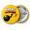 Przypinka Koniec Wolności Kula u Nogi z Obrączką: przypinka na wieczór kawalerski z napisem Koniec wolności – przód i aluminiowy tył z agrafką
