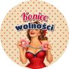 Wzór: Przypinka Koniec Wolności Pin-up z Kajdankami – grafika z napisem Koniec wolności