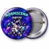 Przypinka Kosmiczna Impreza: przypinka na Sylwestra z napisem Kosmiczna impreza – przód i aluminiowy tył z agrafką