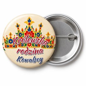 Przypinka Królewska Rodzina: przypinka na Orszak Trzech Króli z napisem Królewska rodzina oraz polem nazwisko (np. Kowalscy) – przód i aluminiowy tył z agrafką