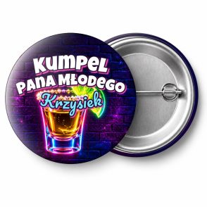 Przypinka Kumpel Pana Młodego z Imieniem Neonowy Shot z Limonką: przypinka na wieczór kawalerski z napisem Kumpel Pana Młodego oraz polem imię (np. Krzysiek) – przód i aluminiowy tył z agrafką