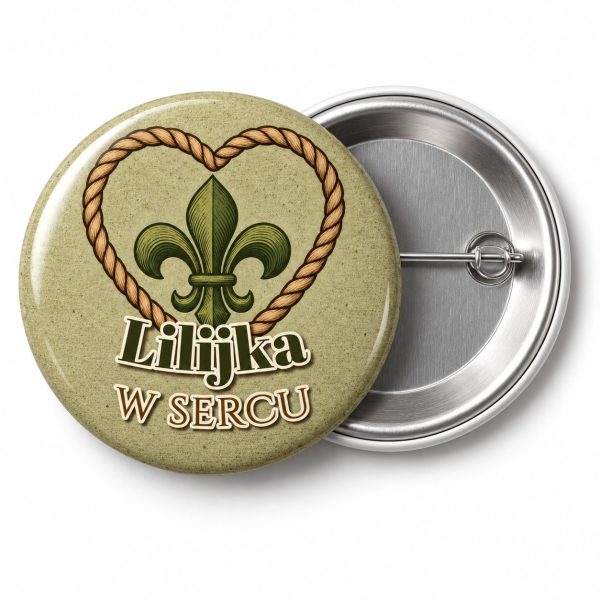 Przypinka Lilijka w Sercu: przypinka na Dzień Myśli Braterskiej z napisem Lilijka w sercu – przód i aluminiowy tył z agrafką