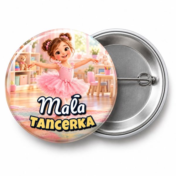 Przypinka Mała Tancerka Dziewczynka w Spódniczce: przypinka na pasowanie na przedszkolaka z napisem Mała tancerka – przód i aluminiowy tył z agrafką