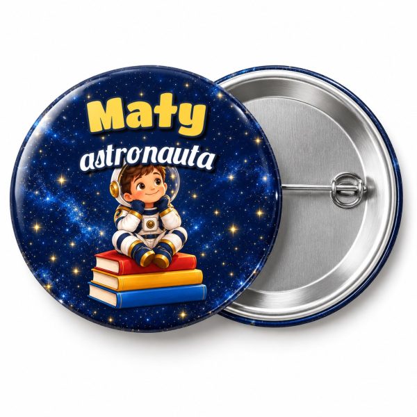 Przypinka Mały Astronauta na Książkach: przypinka na pasowanie pierwszoklasisty z napisem Mały astronauta – przód i aluminiowy tył z agrafką