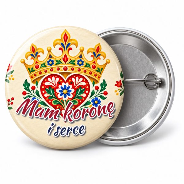 Przypinka Mam Koronę i Serce: przypinka na Orszak Trzech Króli z napisem Mam koronę i serce – przód i aluminiowy tył z agrafką