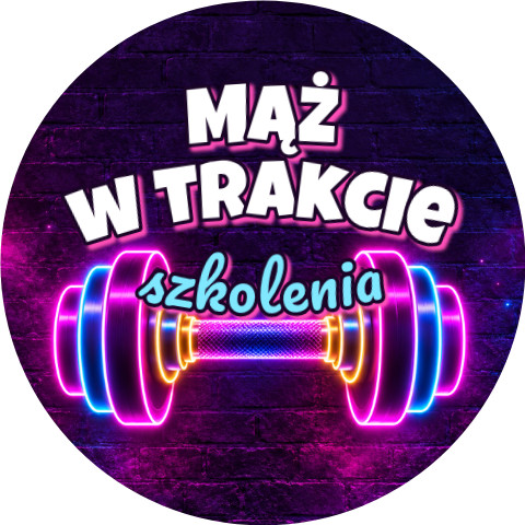 Wzór: Przypinka Mąż w Trakcie Szkolenia Neonowa Hantla – grafika z napisem Mąż w trakcie szkolenia