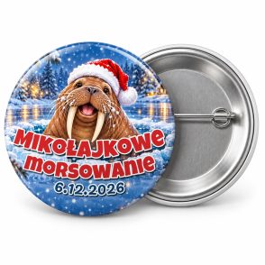 Przypinka Mikołajkowe Morsowanie z Datą: przypinka dla morsów z napisem Mikołajkowe morsowanie oraz polem data (np. 6.12.2026) – przód i aluminiowy tył z agrafką