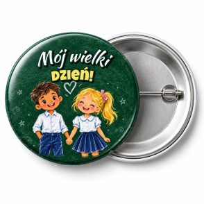 Przypinka Mój Wielki Dzień Dzieci za Rękę: przypinka na pasowanie pierwszoklasisty z napisem Mój wielki dzień! – przód i aluminiowy tył z agrafką
