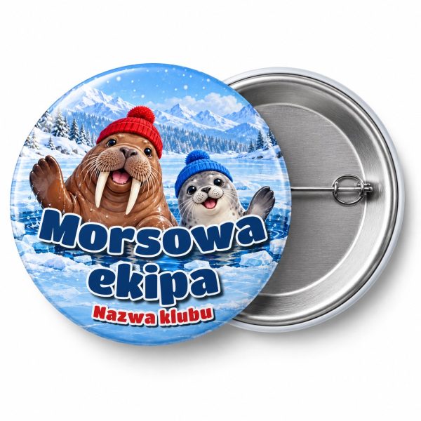 Przypinka Morsowa Ekipa z Nazwą: przypinka dla morsów z napisem Morsowa ekipa oraz polem nazwa klubu (np. Nazwa klubu) – przód i aluminiowy tył z agrafką