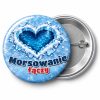 Przypinka Morsowanie Łączy: przypinka dla morsów z napisem Morsowanie łączy – przód i aluminiowy tył z agrafką