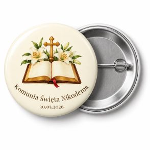 Przypinka na Komunię: otwarta Biblia ze złotym krzyżem i białymi liliami, napis Komunia Święta Nikodema – przód i aluminiowy tył z agrafką