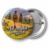 Przypinka Na Szlaku Przyjaźni: przypinka na Dzień Myśli Braterskiej z napisem Na szlaku przyjaźni – przód i aluminiowy tył z agrafką