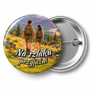 Przypinka Na Szlaku Przyjaźni: przypinka na Dzień Myśli Braterskiej z napisem Na szlaku przyjaźni – przód i aluminiowy tył z agrafką