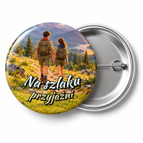 Przypinka Na Szlaku Przyjaźni: przypinka na Dzień Myśli Braterskiej z napisem Na szlaku przyjaźni – przód i aluminiowy tył z agrafką