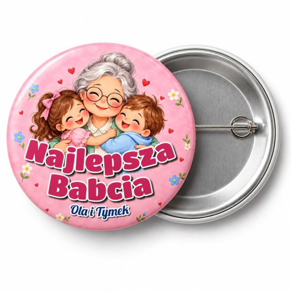 Przypinka Najlepsza Babcia z Wnukami: przypinka na Dzień Babci i Dziadka z napisem Najlepsza Babcia oraz polem imiona wnuków (np. Ola i Tymek) – przód i aluminiowy tył z agrafką