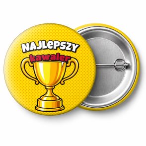 Przypinka Najlepszy Kawaler Komiksowy Puchar: przypinka na wieczór kawalerski z napisem Najlepszy kawaler – przód i aluminiowy tył z agrafką