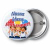 Przypinka Nasza Klasa Jest Super Dzieci z Balonami: przypinka na pasowanie pierwszoklasisty z napisem Nasza klasa jest super! – przód i aluminiowy tył z agrafką