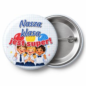 Przypinka Nasza Klasa Jest Super Dzieci z Balonami: przypinka na pasowanie pierwszoklasisty z napisem Nasza klasa jest super! – przód i aluminiowy tył z agrafką