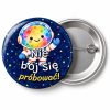 Przypinka Nie Bój Się Próbować: przypinka na Dzień Kropki z napisem Nie bój się próbować! – przód i aluminiowy tył z agrafką