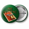 Przypinka Nie Dotykać Zajęty Karta z Kłódką: przypinka na wieczór kawalerski z napisem Nie dotykać, zajęty! – przód i aluminiowy tył z agrafką