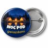 Przypinka Noc pod Gwiazdami: przypinka na Dzień Myśli Braterskiej z napisem Noc pod gwiazdami – przód i aluminiowy tył z agrafką