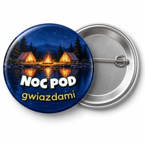 Przypinka Noc pod Gwiazdami: przypinka na Dzień Myśli Braterskiej z napisem Noc pod gwiazdami – przód i aluminiowy tył z agrafką