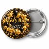 Przypinka Nowy Rok Złote Balony: przypinka na Sylwestra z napisem Nowy Rok oraz polem rok (np. 2027) – przód i aluminiowy tył z agrafką