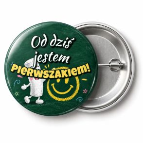 Przypinka Od Dziś Jestem Pierwszakiem Uśmiechnięta Kreda: przypinka na pasowanie pierwszoklasisty z napisem Od dziś jestem pierwszakiem! – przód i aluminiowy tył z agrafką