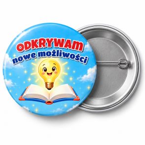 Przypinka Odkrywam Nowe Możliwości Żarówka: przypinka na pasowanie pierwszoklasisty z napisem Odkrywam nowe możliwości – przód i aluminiowy tył z agrafką