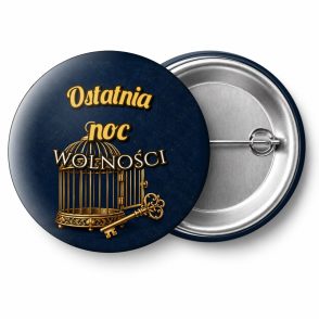 Przypinka Ostatnia Noc Wolności Otwarta Klatka z Kluczem: przypinka na wieczór kawalerski z napisem Ostatnia noc wolności – przód i aluminiowy tył z agrafką