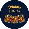 Wzór: Przypinka Ostatnia Runda Trzy Szklanki Whisky – grafika z napisem Ostatnia runda