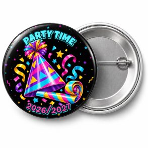 Przypinka Party Time Emblemat: przypinka na Sylwestra z napisem PARTY TIME oraz polem rok (np. 2026/2027) – przód i aluminiowy tył z agrafką