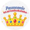 Wzór: Przypinka Pasowanie na Przedszkolaka Kredkowa Korona – grafika z napisem Pasowanie na przedszkolaka