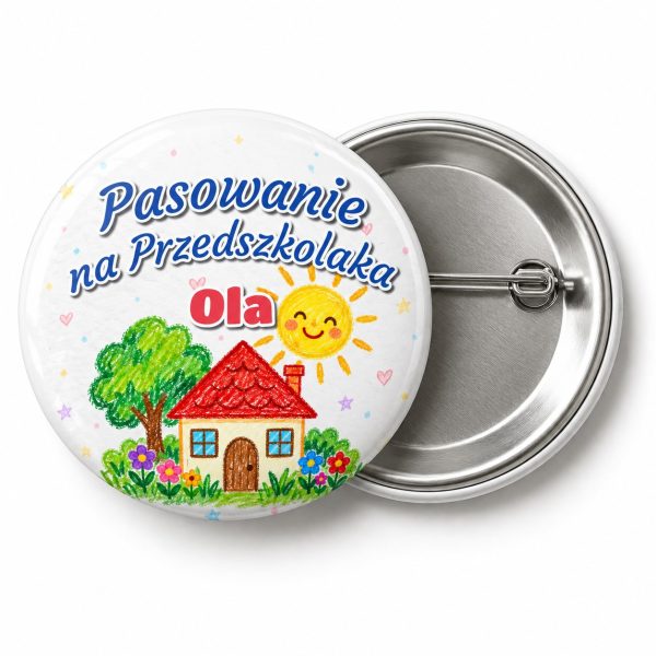 Przypinka Pasowanie na Przedszkolaka z Imieniem Kredkowy Domek: przypinka na pasowanie na przedszkolaka z napisem Pasowanie na Przedszkolaka oraz polem imię (np. Ola) – przód i aluminiowy tył z agrafką