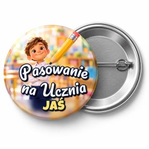 Przypinka Pasowanie na Ucznia z Imieniem Chłopiec Pasowany Ołówkiem: przypinka na pasowanie pierwszoklasisty z napisem Pasowanie na Ucznia oraz polem imię (np. Jaś) – przód i aluminiowy tył z agrafką