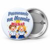 Przypinka Pasowanie na Ucznia z Imieniem Rysunek Dzieci: przypinka na pasowanie pierwszoklasisty z napisem Pasowanie na Ucznia oraz polem imię (np. Michał) – przód i aluminiowy tył z agrafką