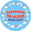 Wzór: Przypinka Pasowanie na Ucznia z Rokiem Szkolnym Pierścień Chmurek – napis Pasowanie na Ucznia i pole rok szkolny