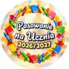 Wzór: Przypinka Pasowanie na Ucznia z Rokiem Szkolnym Wieniec z Przyborów – napis Pasowanie na Ucznia i pole rok szkolny