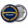 Przypinka Pasowanie Pierwszaka Złoty Wieniec: przypinka na pasowanie pierwszoklasisty z napisem Pasowanie pierwszaka – przód i aluminiowy tył z agrafką