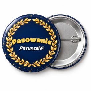 Przypinka Pasowanie Pierwszaka Złoty Wieniec: przypinka na pasowanie pierwszoklasisty z napisem Pasowanie pierwszaka – przód i aluminiowy tył z agrafką