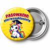 Przypinka Pasowanie Pierwszoklasisty Jednorożec: przypinka na pasowanie pierwszoklasisty z napisem Pasowanie pierwszoklasisty – przód i aluminiowy tył z agrafką
