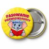Przypinka Pasowanie Pierwszoklasisty z Imieniem Słonik: przypinka na pasowanie pierwszoklasisty z napisem Pasowanie Pierwszoklasisty oraz polem imię (np. Mikołaj) – przód i aluminiowy tył z agrafką