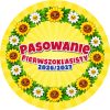 Wzór: Przypinka Pasowanie Pierwszoklasisty z Rokiem Szkolnym Wianek Słoneczników – napis Pasowanie Pierwszoklasisty i pole rok szkolny