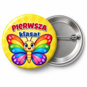 Przypinka Pierwsza Klasa Motylek: przypinka na pasowanie pierwszoklasisty z napisem Pierwsza klasa! – przód i aluminiowy tył z agrafką