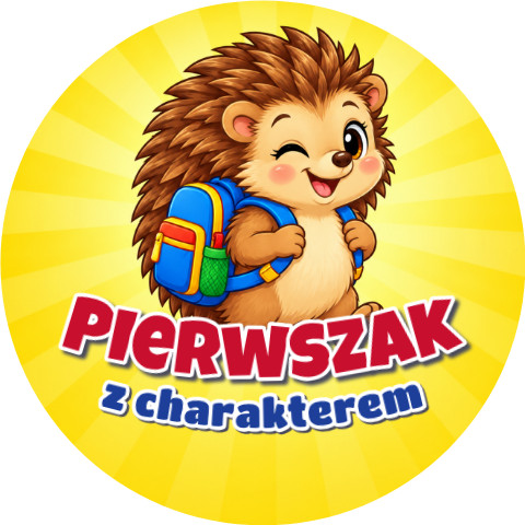 Wzór: Przypinka Pierwszak z Charakterem Jeżyk – grafika z napisem Pierwszak z charakterem
