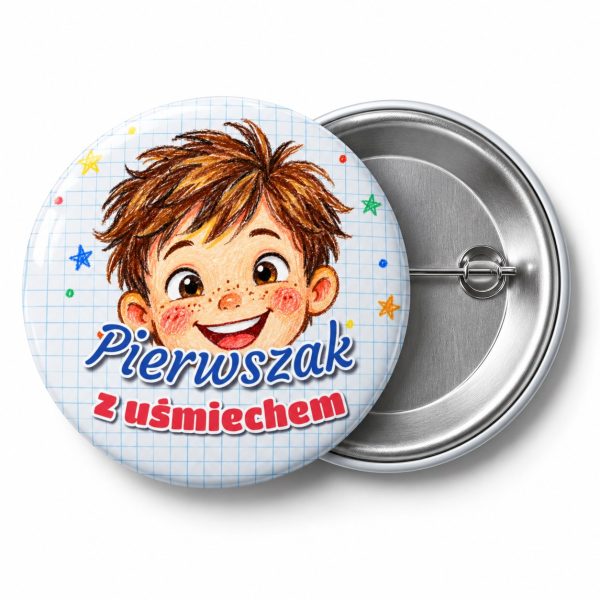 Przypinka Pierwszak z Uśmiechem Kredkowa Buzia: przypinka na pasowanie pierwszoklasisty z napisem Pierwszak z uśmiechem – przód i aluminiowy tył z agrafką
