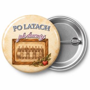 Przypinka Po Latach Jak Dawniej: przypinka na spotkanie klasowe z napisem Po latach jak dawniej – przód i aluminiowy tył z agrafką