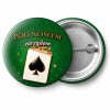 Przypinka Pod Nowym Zarządem Karta Pik z Diademem: przypinka na wieczór kawalerski z napisem Pod nowym zarządem – przód i aluminiowy tył z agrafką
